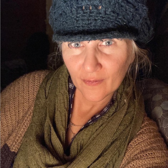 Hi, I’m Tammy, I’ve been Poshing for about 5 years now! 🤓🤗🙏 - Picture 12 of 12